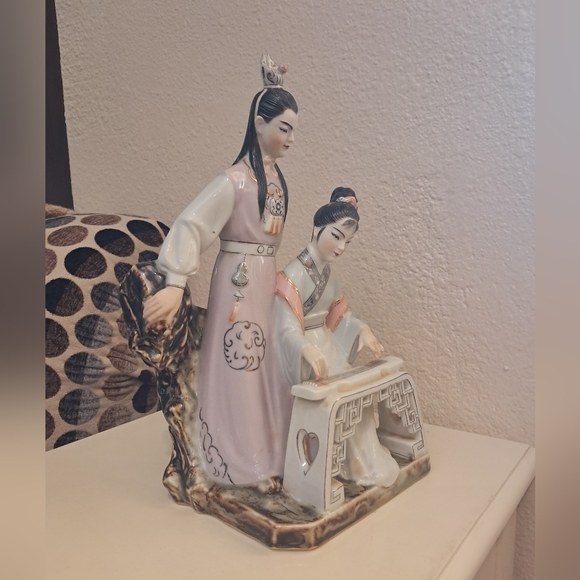 Rare Vintage Chinese Hand Painted Lovers Porcelain Statue of Emperial Man Woman - Picture 4 of 12